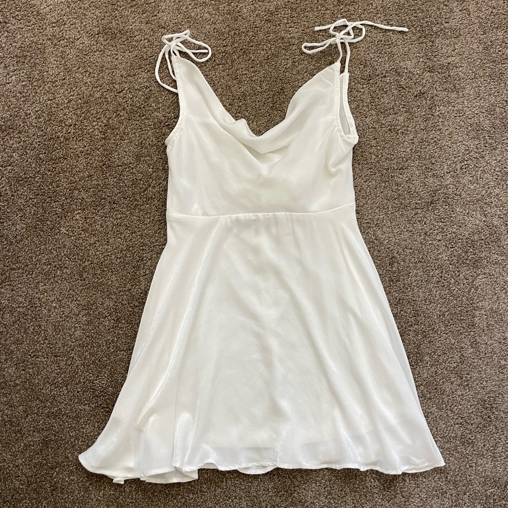 Lulus - Olia Party with Prosecco Ivory Satin Tie-Back Mini Dress